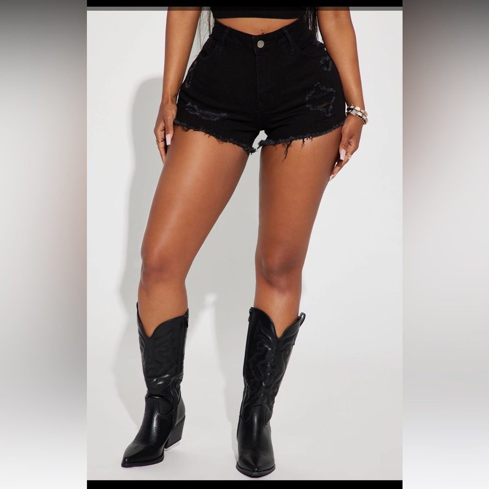 Black shorts, Size 5 fashion nova (27 waist)